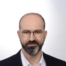 Doç. Dr. Salih Aydın — Kulak Burun Boğaz, Zeytinburnu, İstanbul. Portre fotoğrafı.