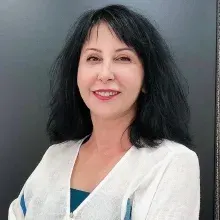 Uzm. Dr. Filiz Kuşak — Dermatoloji, İstanbul. Portre fotoğrafı.