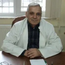 Prof. Dr. Emin Özyurt — Beyin Ve Sinir Cerrahisi, Fatih, İstanbul. Portre fotoğrafı.