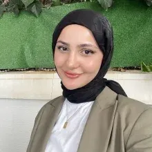 Dkt. Derya Demir — Dil ve Konuşma Terapisi. Portre fotoğrafı.