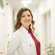 Dt. Sümeyye Aktaş — Diş Hekimi, Kocaeli. Portre fotoğrafı.