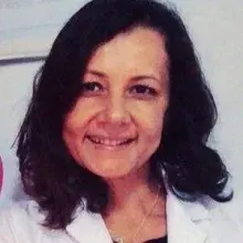 Uzm. Dr. Melahat Öz — Dermatoloji, İstanbul. Portre fotoğrafı.