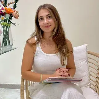 Dkt. Merve Başali — Dil ve Konuşma Terapisi, İstanbul. Portre fotoğrafı.