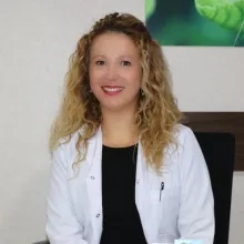 Op. Dr. Özlem Özer — Kulak Burun Boğaz, Denizli. Portre fotoğrafı.