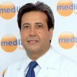 Prof. Dr. Mustafa Şan — Kardiyoloji, Çukurova, Adana. Portre fotoğrafı.