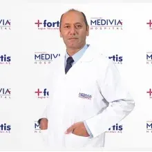 Op. Dr. Ömer Nadir Koç — Beyin Ve Sinir Cerrahisi, Üsküdar, İstanbul. Portre fotoğrafı.