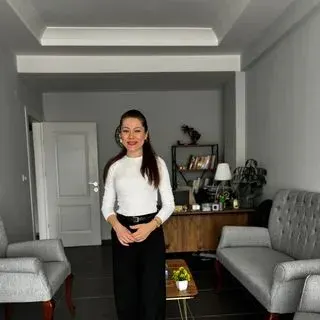 Psk. Şeyma Cengiz — Psikoloji, Balıkesir. Portre fotoğrafı.