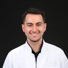 Dt. Emre Alagözyaylası — Diş Hekimi, Çorum. Portre fotoğrafı.