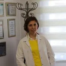 Dr. Hacer Banu Aksoy — Plastik Rekonstrüktif Ve Estetik Cerrahi, İstanbul. Portre fotoğrafı.