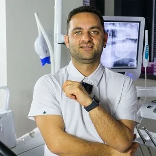 Dt. Ahmet Uğur Balkaş — Diş Hekimi, İstanbul. Portre fotoğrafı.