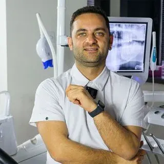 Dt. Ahmet Uğur Balkaş — Diş Hekimi, İstanbul. Portre fotoğrafı.