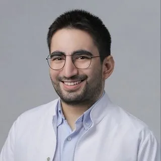 Dr. Dt. Kaan Kahya — İstanbul. Portre fotoğrafı.