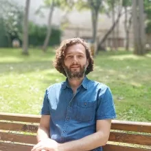 Uzm. Dr. Sercan Belirgan — Psikiyatri, İstanbul. Portre fotoğrafı.