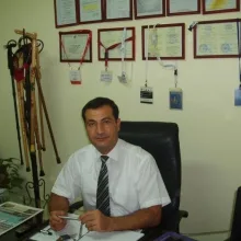 Uzm. Dr. Ertunç Mevlit — Beyin ve sinir cerrahisi. Portre fotoğrafı.