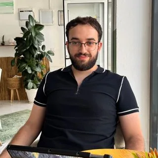 Dkt. Mustafa Ersel Ay — Dil ve Konuşma Terapisi, Malatya. Portre fotoğrafı.