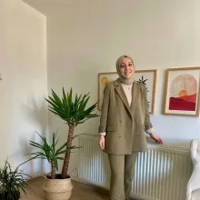 Dyt. Şuğra Barol — Diyetisyen. Portre fotoğrafı.