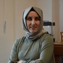 Doç. Dr. Büşra Olcay Öz — Çocuk ve Ergen Psikiyatrisi, Çankaya, Ankara. Portre fotoğrafı.