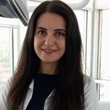 Dt. Merve Yöney — Diş Hekimi, Ankara. Portre fotoğrafı.