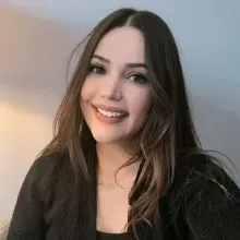 Psk. Dan. Merve Kızılkaya — Psikolojik Danışma ve Rehberlik, İzmir. Portre fotoğrafı.