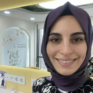 Uzm. Dt. Cansu Sarıyıldız profilinde yer alan galeri fotoğrafı.