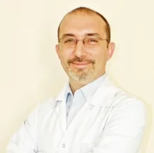 Op. Dr. Cüneyt Barut — Manisa. Portre fotoğrafı.