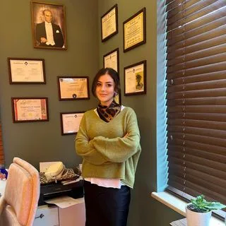 Dyt. Berre İncekara — Diyetisyen, Bursa. Portre fotoğrafı.