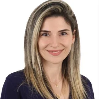Doç. Dr. Merve Aldıkaçtıoğlu Talmaç — İstanbul. Portre fotoğrafı.