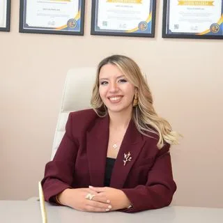 Psk. Arzu Alparslan — Psikoloji, Balıkesir. Portre fotoğrafı.