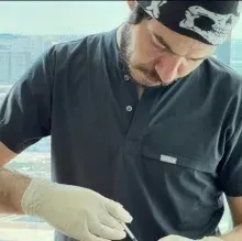 Dr. Ömer Gök — Pratisyen, İstanbul. Portre fotoğrafı.
