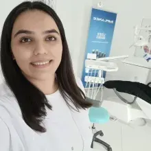 Dt. Fatma Bilen — Diş Hekimi, Kocaeli. Portre fotoğrafı.