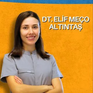 Dt. Elif Meço Altıntaş — Diş Hekimi, İzmir. Portre fotoğrafı.