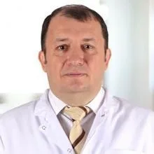 Op. Dr. Hasan Mete Aksoy — Plastik Rekonstrüktif Ve Estetik Cerrahi, Kocaeli. Portre fotoğrafı.