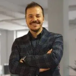 Doç. Dr. Kadir Abul — Ortopedi Ve Travmatoloji, Başakşehir, İstanbul. Portre fotoğrafı.
