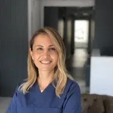 Uzm. Dt. Ayşegül Mekikoğlu — İstanbul. Portre fotoğrafı.