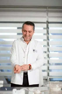 Dt. Mustafa Özcan profilinde yer alan galeri fotoğrafı.