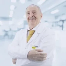 Op. Dr. İzzet Bahar — Kadın Hastalıkları Ve Doğum, Şişli, İstanbul. Portre fotoğrafı.