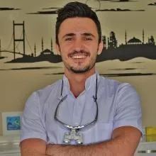 Dt. Kerem Gümüşkıran — Diş Hekimi, Şehitkamil, Gaziantep. Portre fotoğrafı.