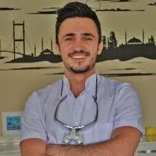 Dt. Kerem Gümüşkıran — Diş Hekimi, Şehitkamil, Gaziantep. Portre fotoğrafı.