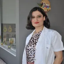 Op. Dr. Şule Kıray — Kadın Hastalıkları Ve Doğum, İstanbul. Portre fotoğrafı.