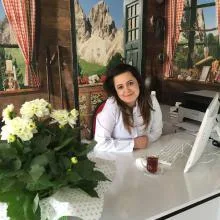 Dr. Dt. Burcu Oktay Çöven — Konya. Portre fotoğrafı.