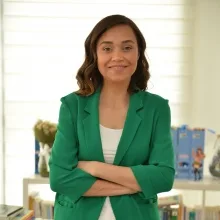 Uzm. Dr. Emine Demirbaş Çakır — Çocuk ve Ergen Psikiyatrisi, Bursa. Portre fotoğrafı.