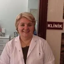 Dt. Nevin Savcı — Diş Hekimi, Keçiören, Ankara. Portre fotoğrafı.