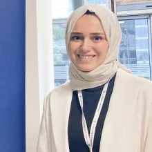 Dkt. Merve Aksoy Yıldırım — Dil ve Konuşma Terapisi. Portre fotoğrafı.
