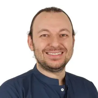Uzm. Dt. Umut Öğütücü — Gebze, Kocaeli. Portre fotoğrafı.