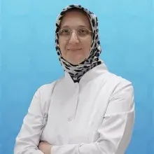Dr. Öğr. Üyesi Esra Karaaslan — Göğüs Hastalıkları, Küçükçekmece, İstanbul. Portre fotoğrafı.