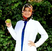 Dyt. Sümeyye Koç — Diyetisyen. Portre fotoğrafı.