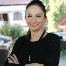 Uzm. Dr. Dilek Savcılı — Dermatoloji, Gaziantep. Portre fotoğrafı.