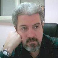 Doç. Dr. Güven Olgaç — Göğüs Cerrahisi, İstanbul. Portre fotoğrafı.
