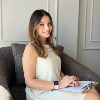 Kl. Psk. İrem Toprak — Psikoloji, Eskişehir. Portre fotoğrafı.