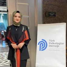 Psk. Rabia Saylık Sarı — Psikoloji. Portre fotoğrafı.
